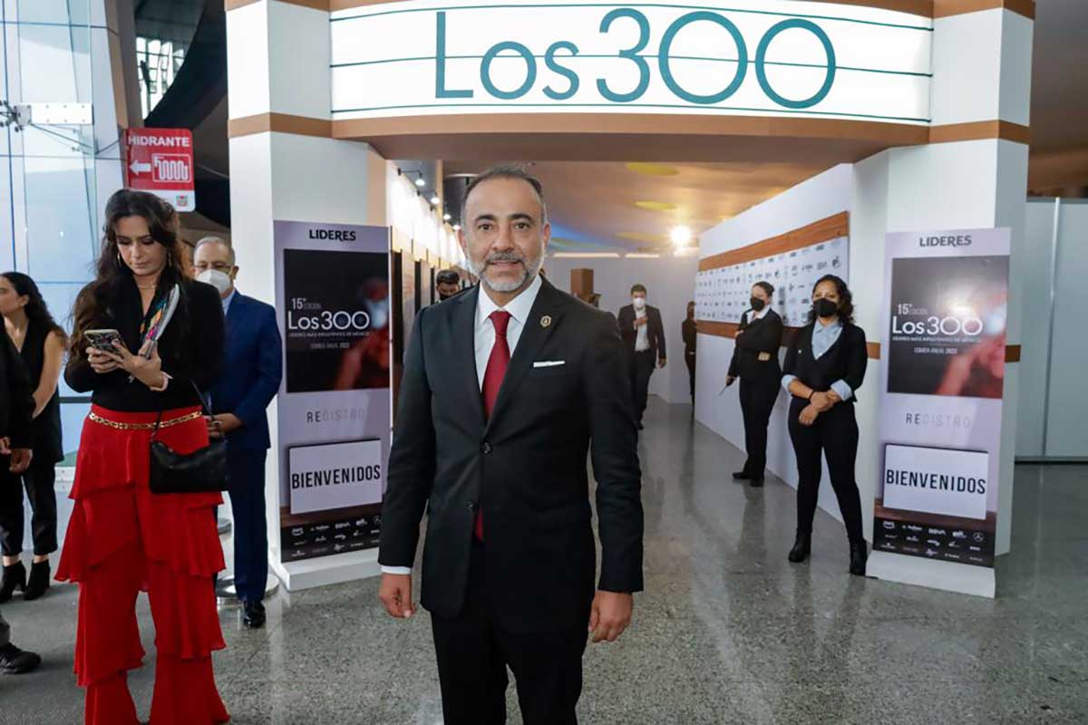 Fernando Flores entre los 300 líderes