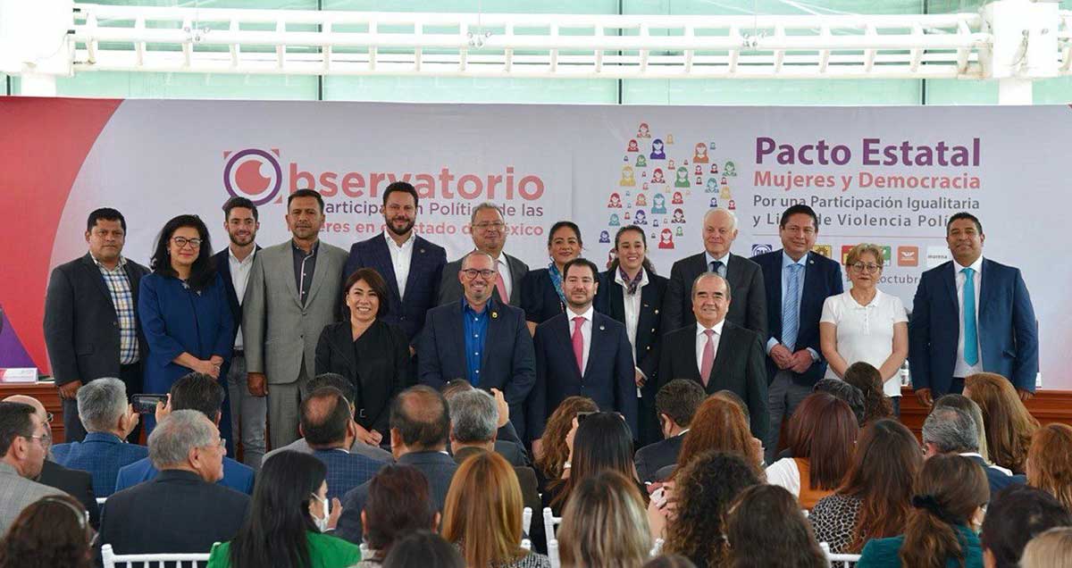 Pactan abrir más espacios políticos a mujeres