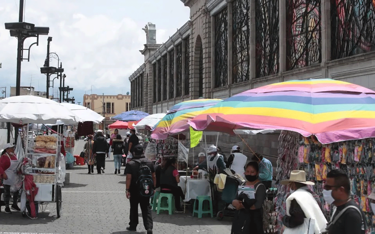Desbordado el comercio ilegal en el centro de Toluca, por peatonalización