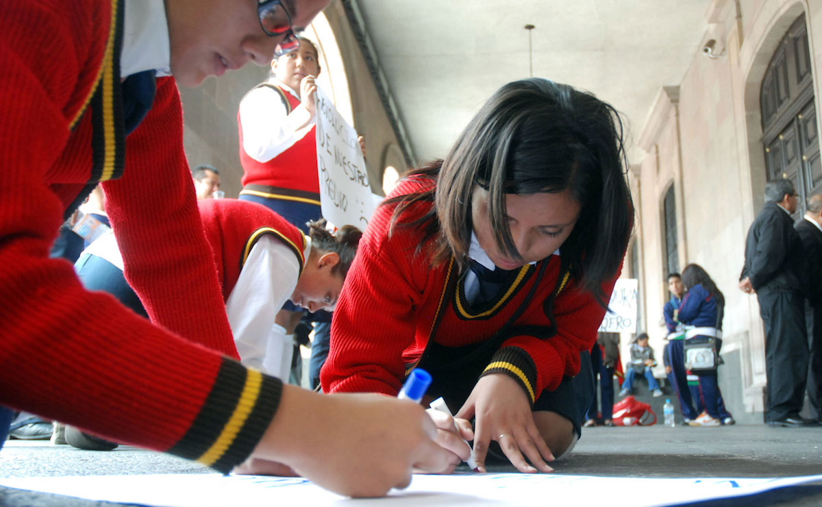 Niños beneficiarios de las Becas Benito Juárez