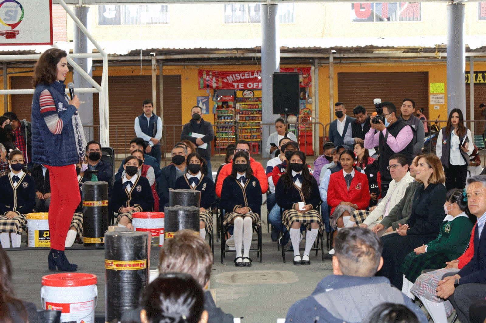 Entrega de materiales para la mejora de infraestructura educativa 