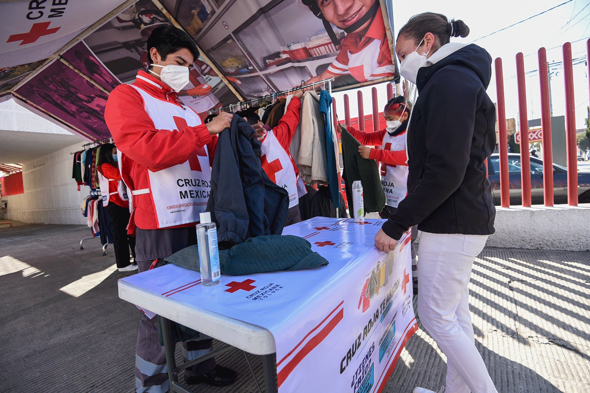 Voluntarios participan en Cruz Roja te Abriga 