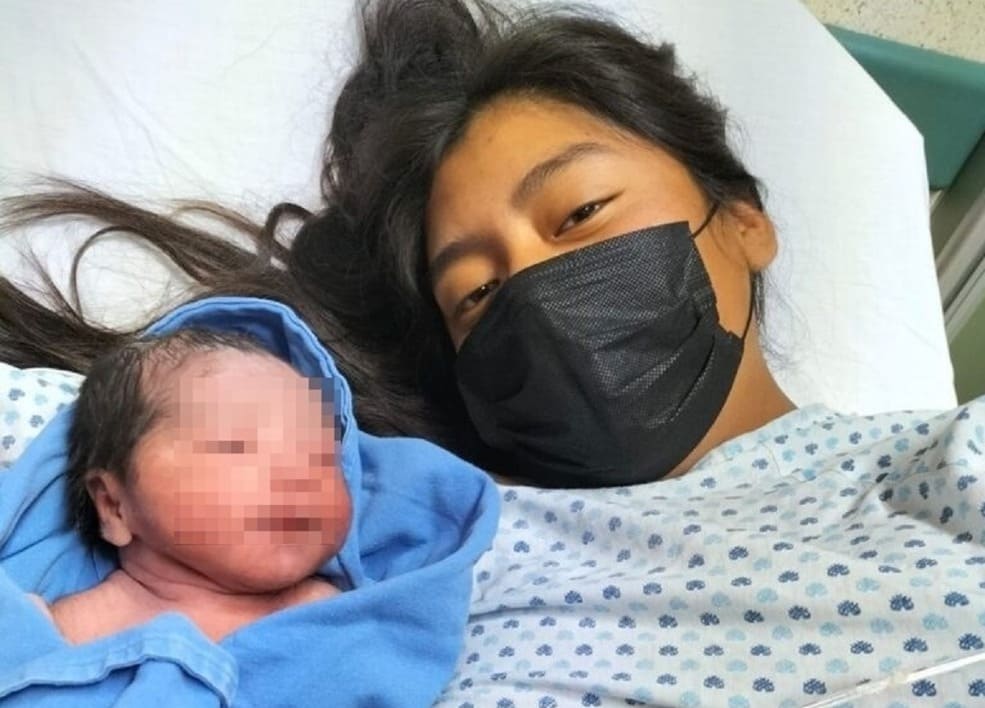 El primer bebé de la navidad nació sano y esta bajo el cuidado de su madre