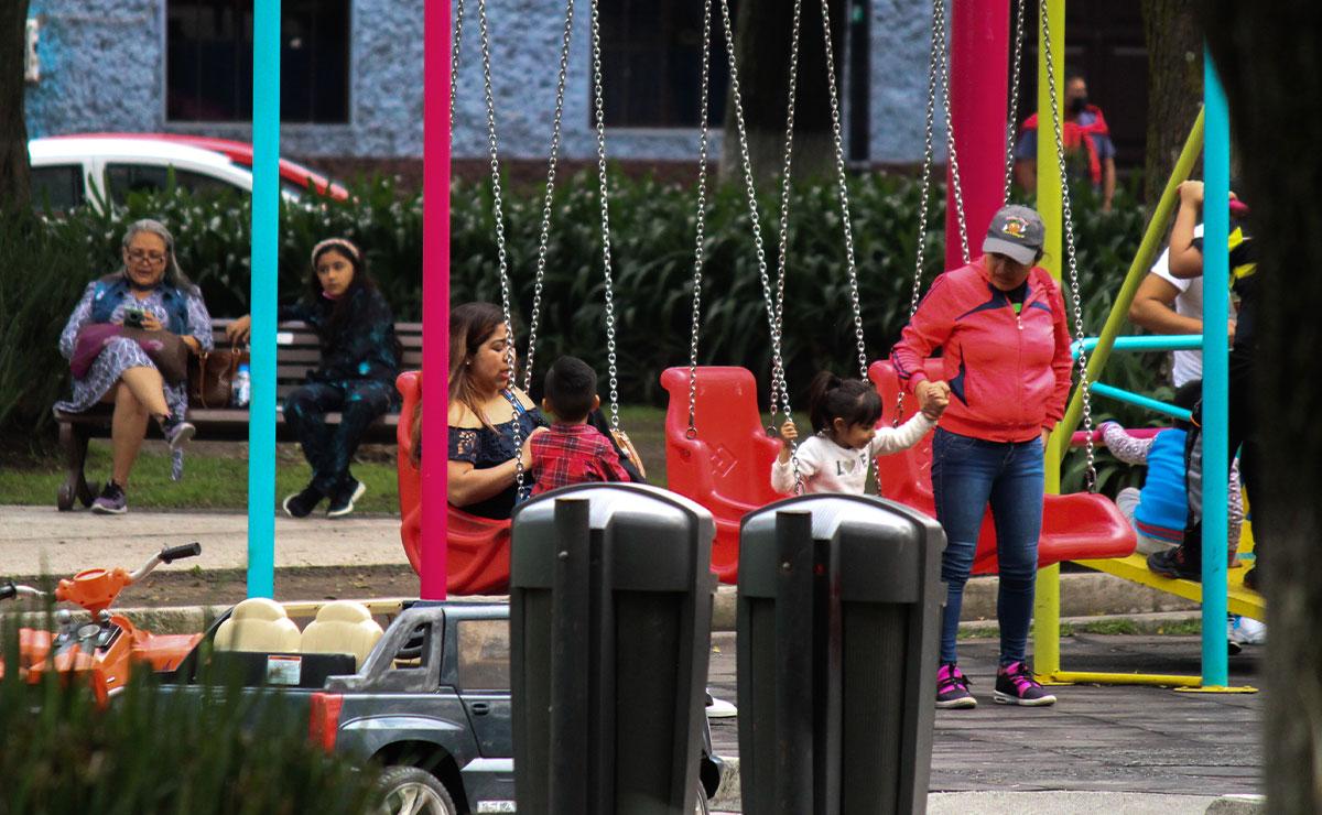 Niños jugando en un parque de Toluca