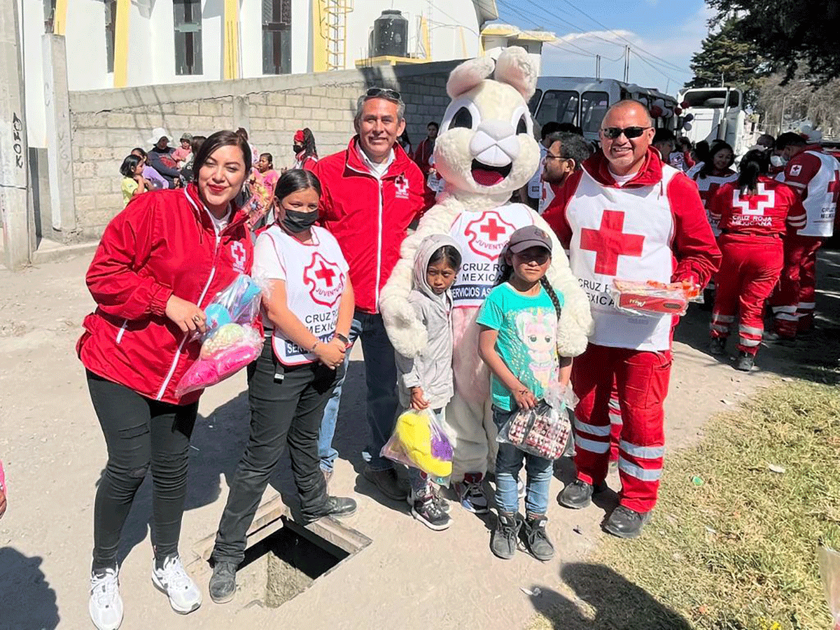 Entrega Cruz Roja juguetes a niños en comunidades necesitadas de la zona norte de Toluca