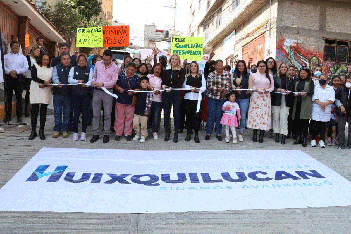 Entrega Romina Contreras calles rehabilitadas en Huixquilucan