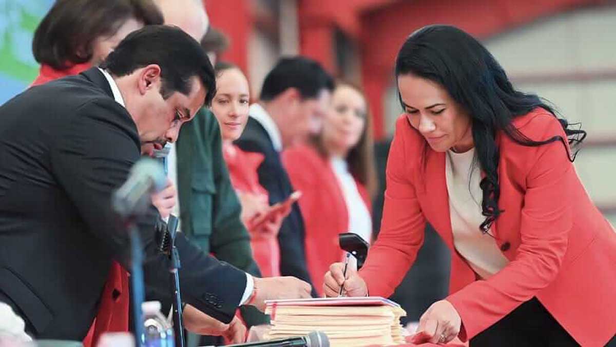 Alejandra del Moral al registrarse como pre candidata del PRI a la gubernatura Edoméx