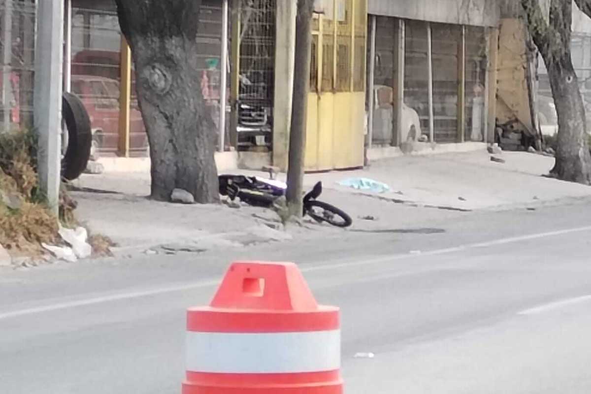 La carretera Toluca Tenango fue cerrada a la circulación por el accidente de un motociclista