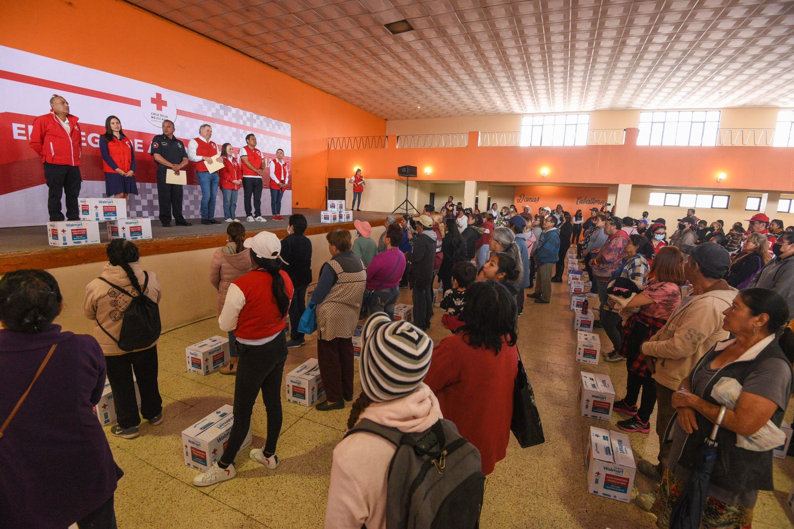 Entregan despensas de Grupo Walmart en Santo Tomás Chiconautla, Ecatepec