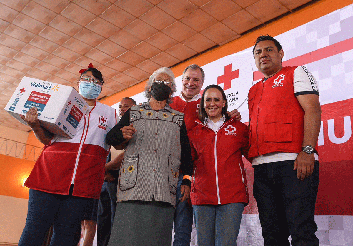 Entrega Cruz Roja despensas a habitantes de Ecatepec