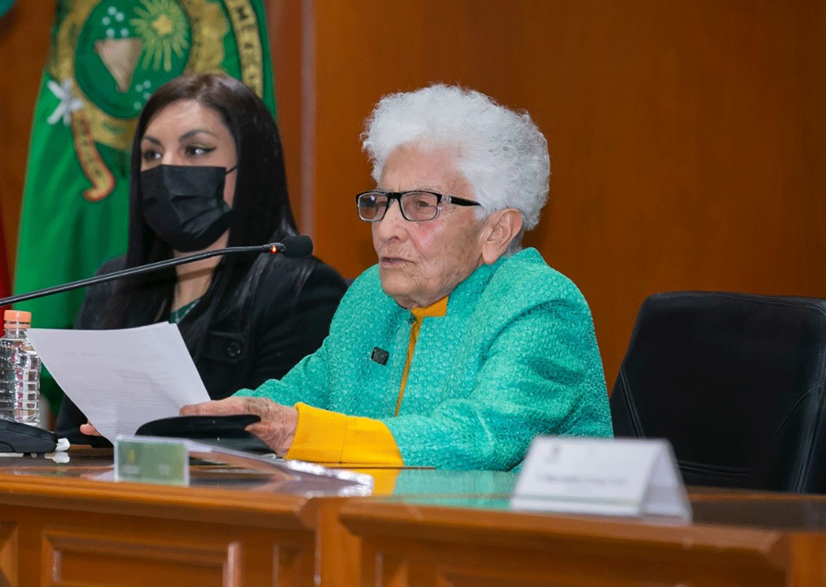 ¿Conoces a esta mujer que ha dedicado más de 67 años de su vida al engrandecimiento de la UAEMéx?