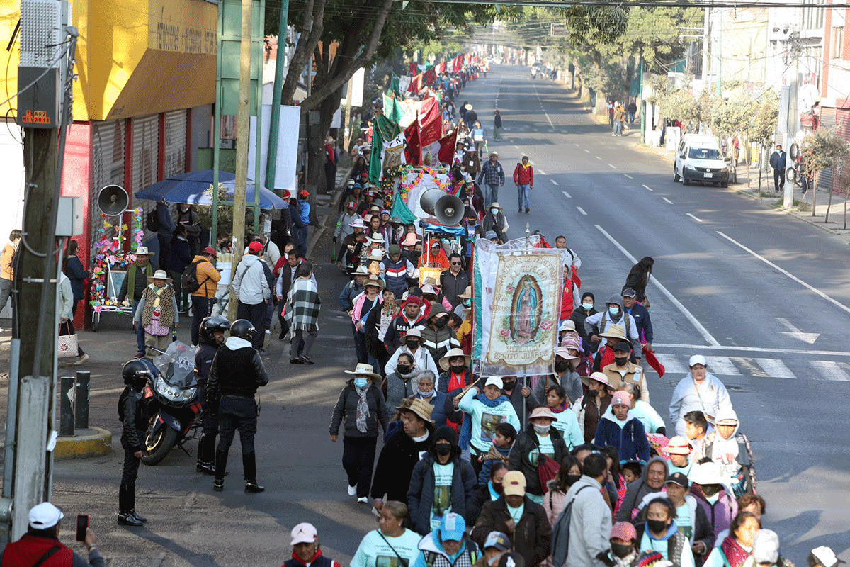 Miles de peregrinos salen de Toluca rumbo a la Basílica de Guadalupe 