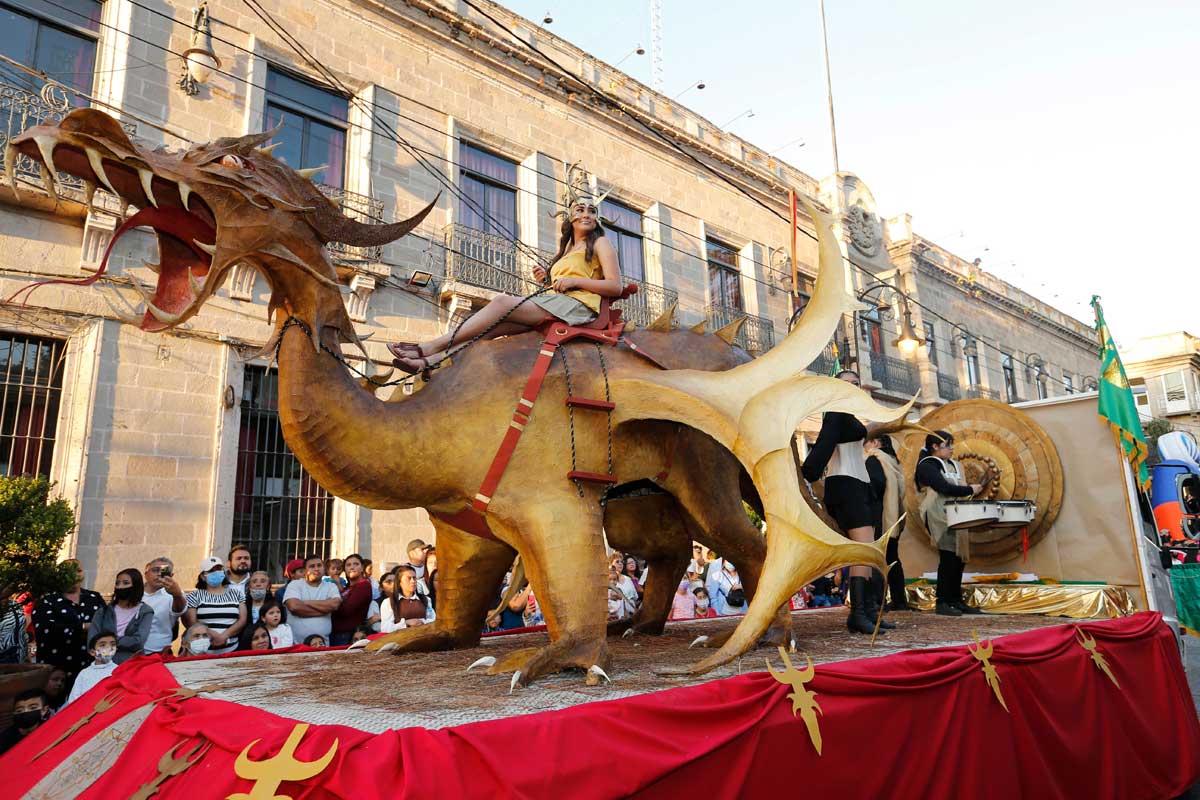 Carro alegórico El Dragón ganó el segundo lugar en el carnaval de Tenancingo