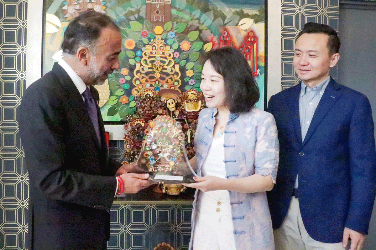 Recibe Fernando Flores Fernández al embajador de China en México 