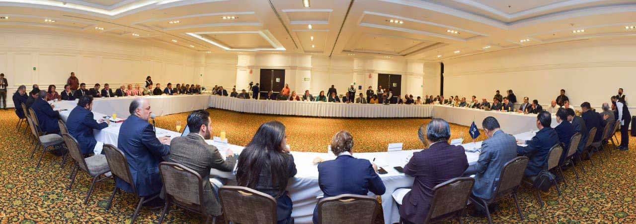 Empresarios del Consejo Coordinador y la morenista Delfina Gómez