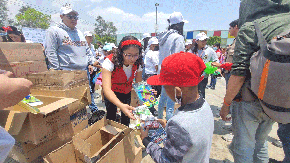 Celebran Cruz Roja Mexicana y Cáncer Warriors de México el Día del Niño con pacientes del Instituto Nacional de Pediatría