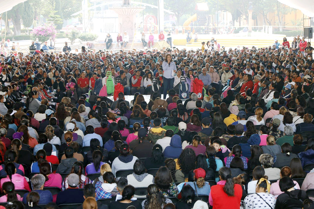 Entrega Ana Muñiz Neyra canastas alimentarias en San MAteo Atenco