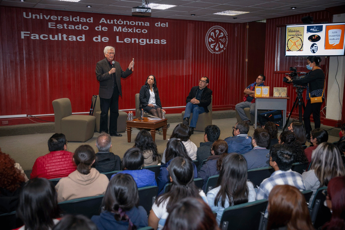Presenta el actor Carlos Bracho su obra literaria en la UAEMéx