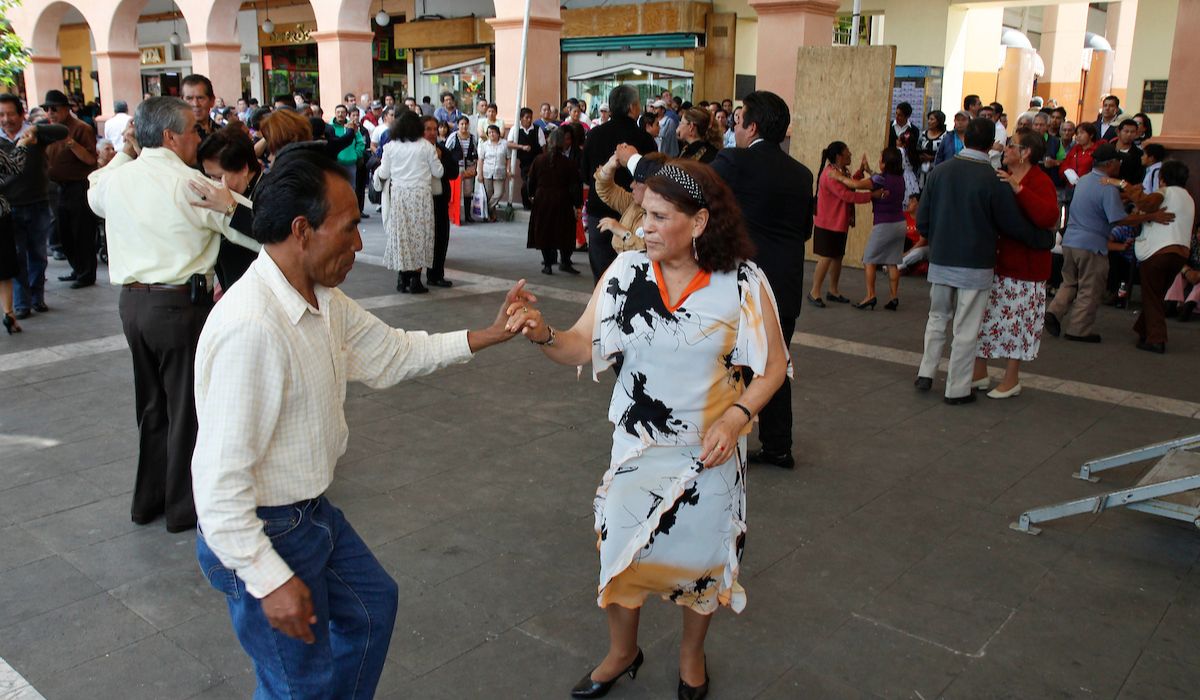 ¡Mueve el bote!, aprende cumbia y bachata con estas clases de baile en Toluca 
