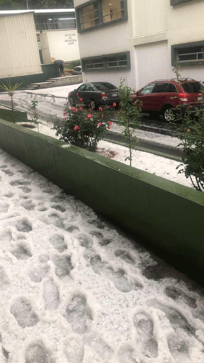 Calles llenas de hielo y agua dejó la granizada este lunes en el Valle de Toluca 