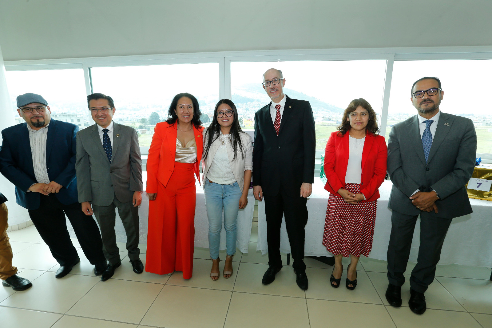 Celebran en la UAEMéx a maestras y maestros por su día