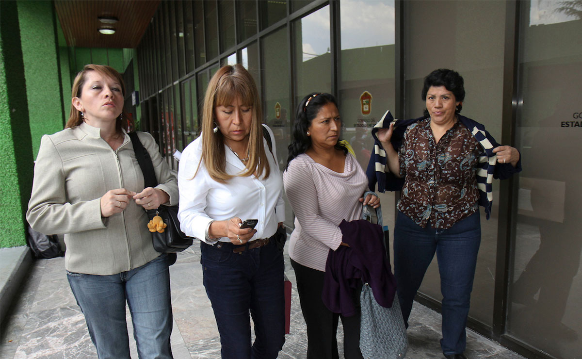 mujeres caminando hacia uno de los centros de justicia para mujeres en el edomex