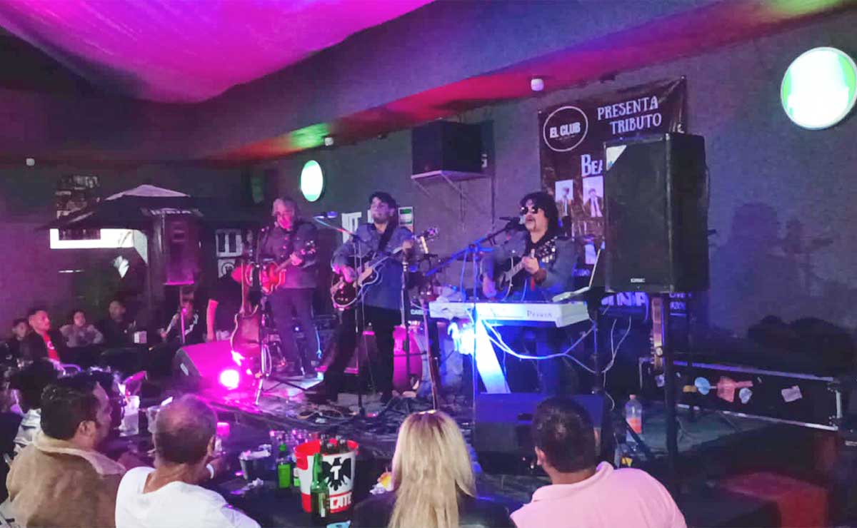 Grupo Morsa rindiendo tributo a The Beatles en Edomex