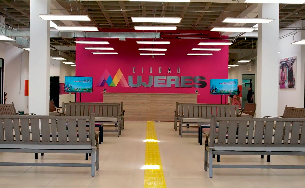 Sala de espera en Ciudad Mujeres, donde se ofrecen servicios para niñas, niños y adolescentes