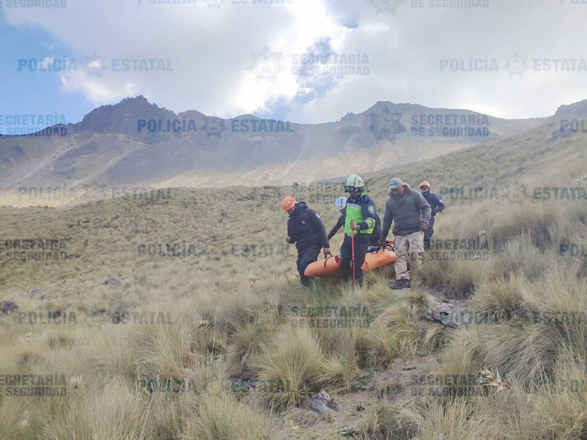 Policías de Montaña atienden a turista en el Nevado de Toluca