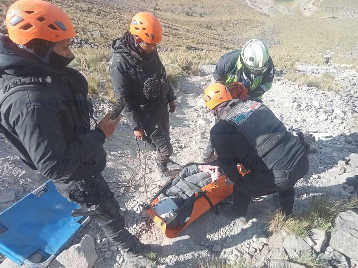 Policías de montaña en el Nevado de Toluca