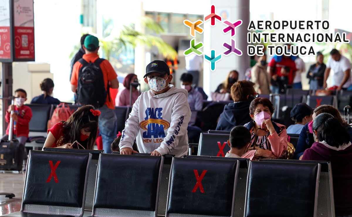 Pasajeros llegando al Aeropuerto de Toluca