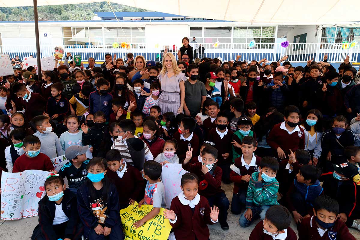 Entrega Huixquilucan equipamiento a escuela de Santa Cruz Ayotuxco