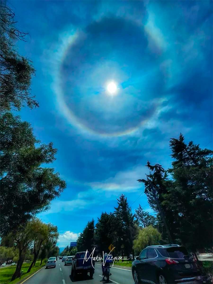 Aparición de un halo solar en la ciudad de Toluca Estado de México durante las actividades diarias en una importante vialidad de esta localidad