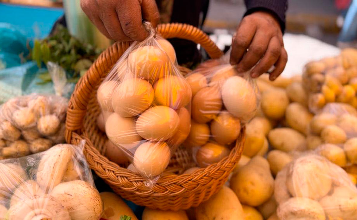 Huevos orgánicos en tianguis de metepec