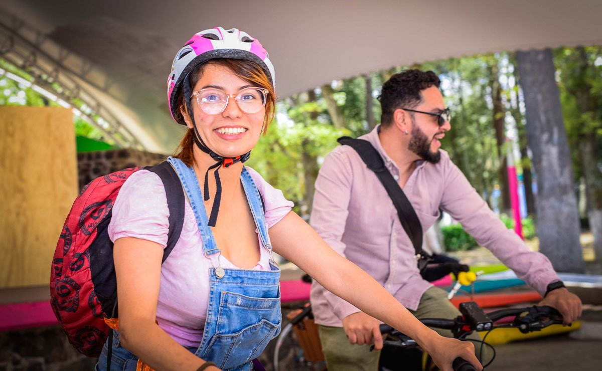 Personas preparadas para la rodada de bicicletas de Cempasúchil en Metepec.