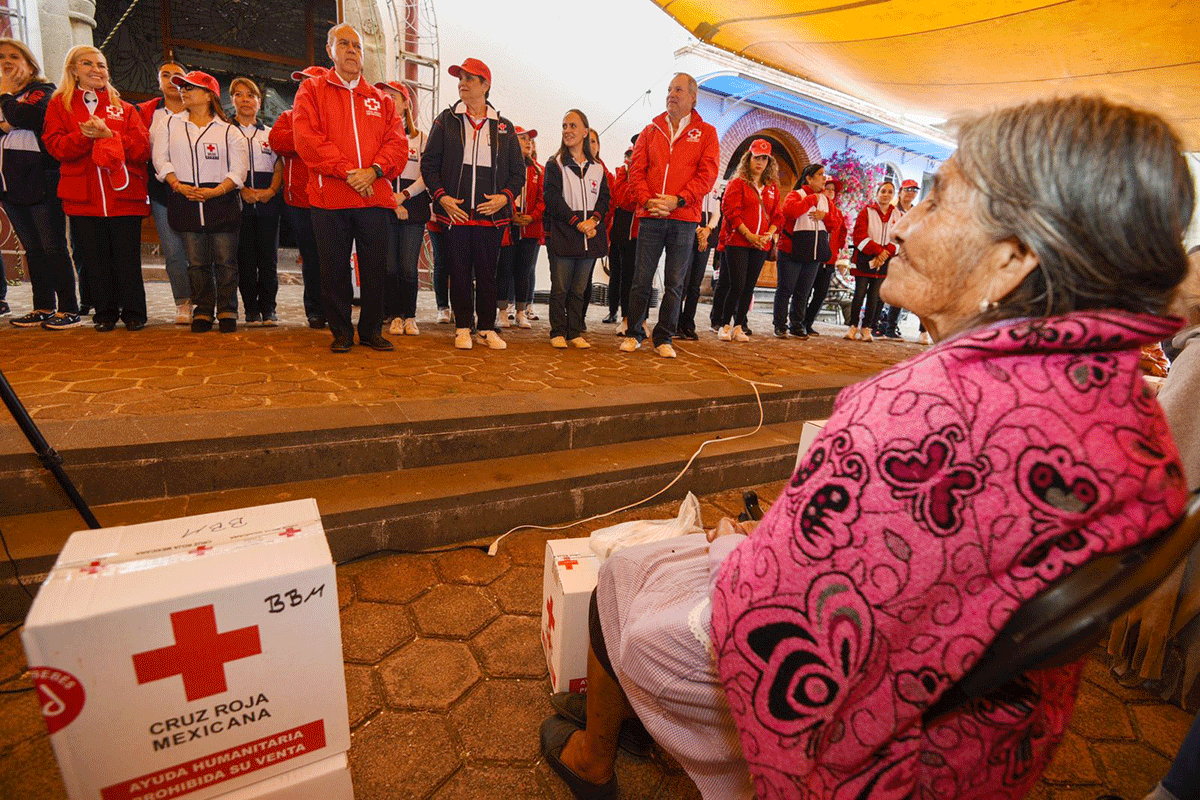Entrega Cruz Roja Mexicana ayuda humanitaria a la población de San Jerónimo Acazulco, en Ocoyoacac