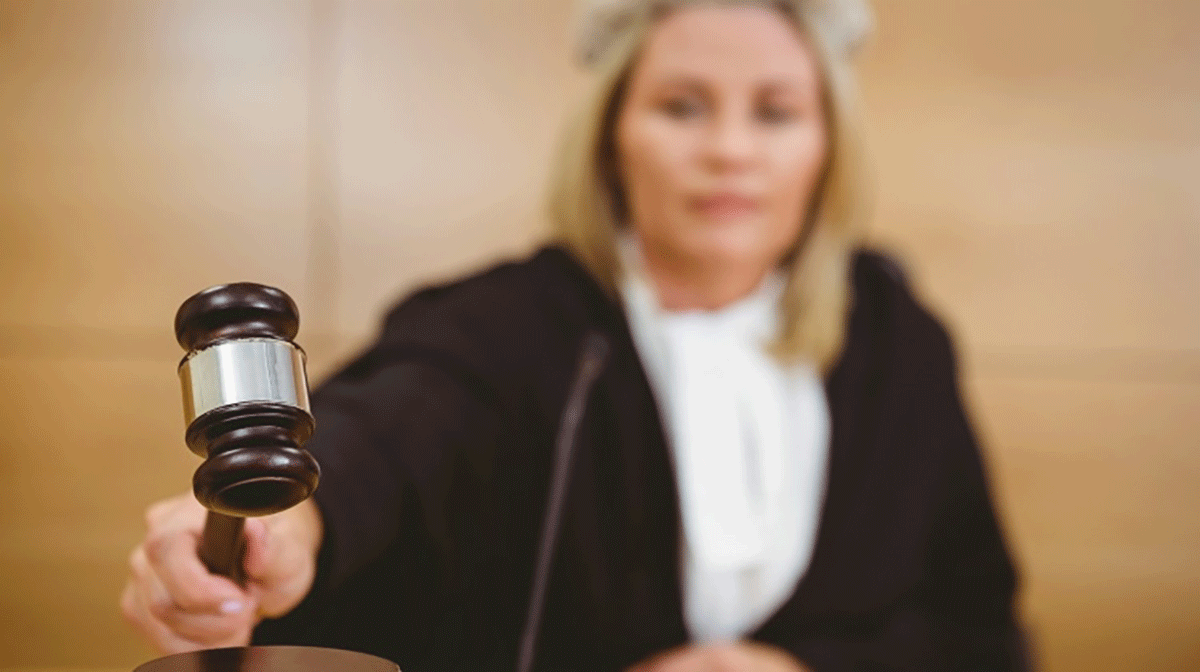 Presunta corrupción de jueza favorece fraude a empresa