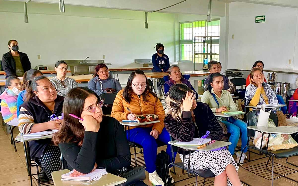 Alumnos de cursos de inglés de UAEMéx