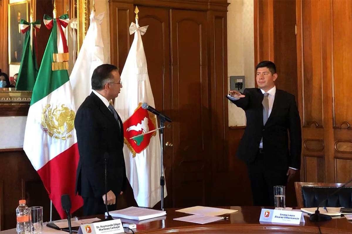 Marco Antonio Sandoval rindió protesta ante el alcalde que hoy sustituye