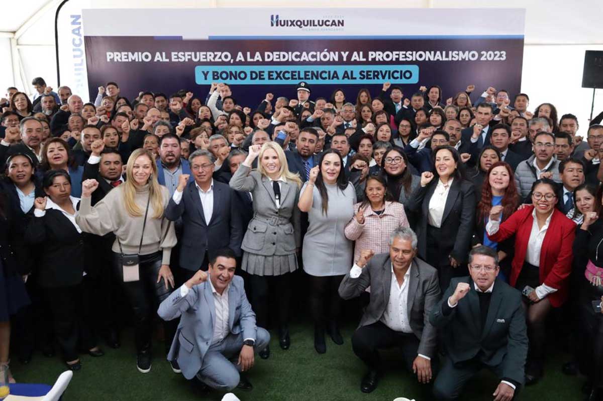 Premia Huixquilucan a servidores públicos por su esfuerzo, dedicación y profesionalismo