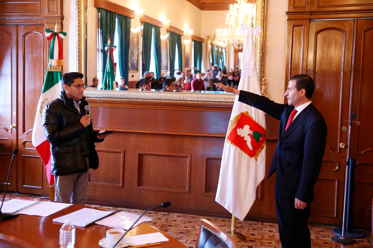 Juan Maccise Naime rindió protesta como alcalde de Toluca