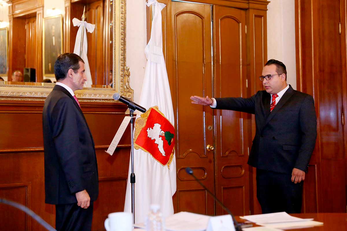 Alfonso Carmona rindió protesta como primer regidor suplente en el ayuntamiento de Toluca