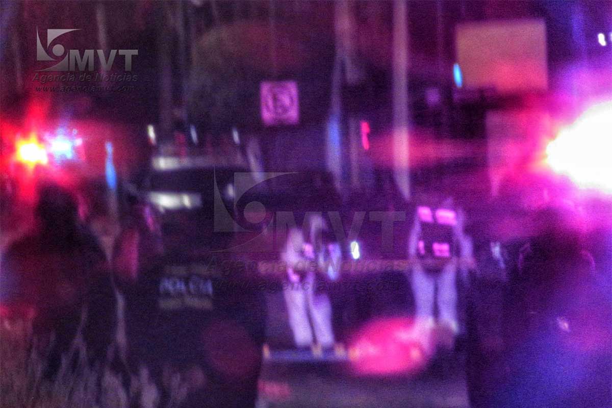 Peritos realizaron el levantamiento de evidencias tras la balacera entre policías estatales y municipales de Toluca