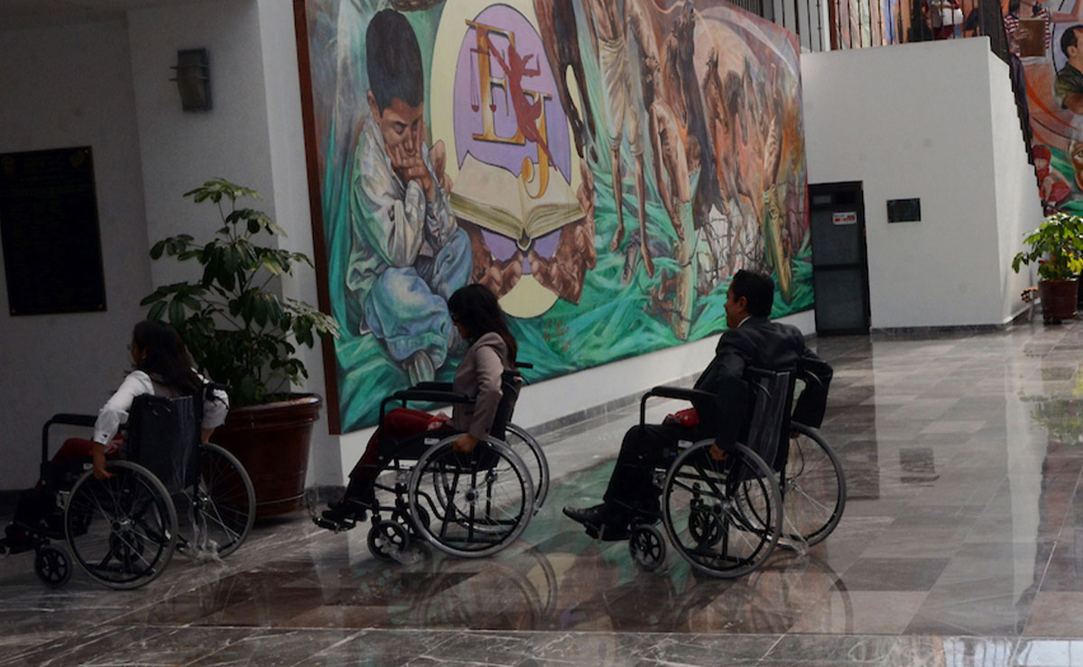 Ciudadanos sacando la Credencial Nacional de para Personas con Discapacidad en el EdoMéx.