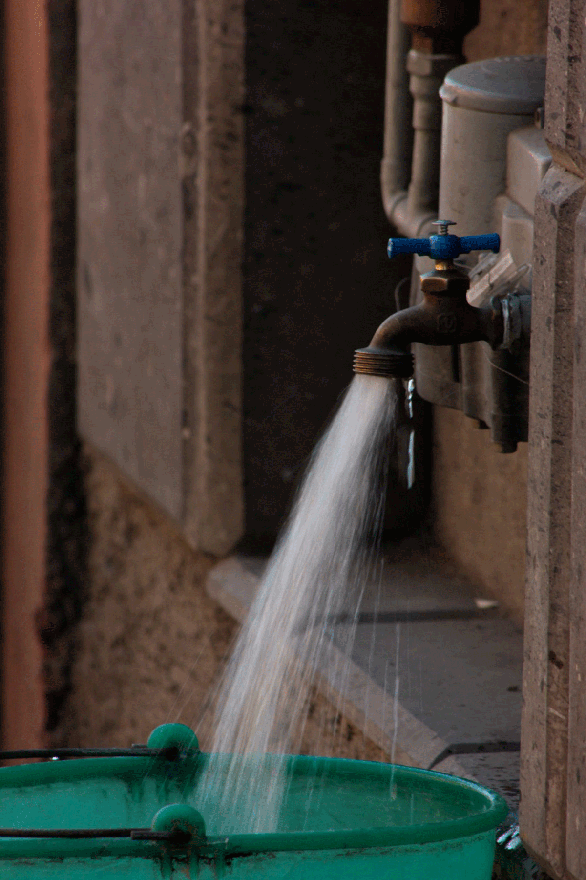 Anuncian multas y sanciones para quien desperdicie agua potable en Metepec
