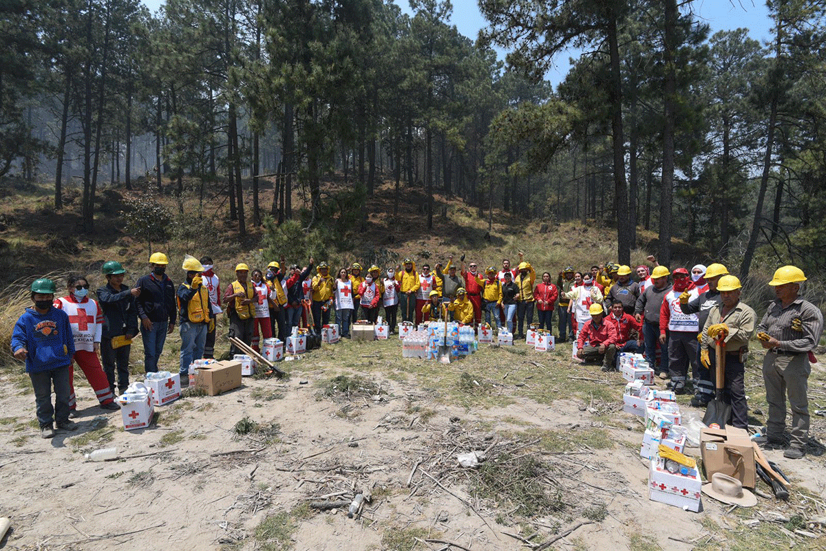Entrega Cruz Roja Mexicana instrumentos de trabajo y alimentos a combatientes de incendios forestales en Tenango del Valle2