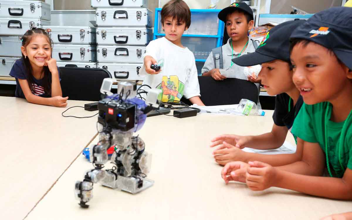 Niños en taller robots lerma