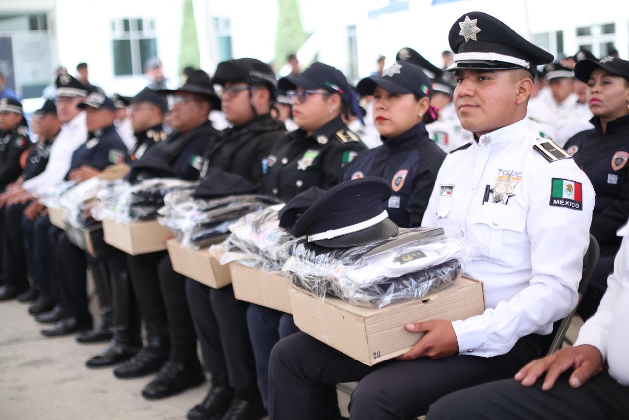 Policía Municipal de Toluca recibe uniformes