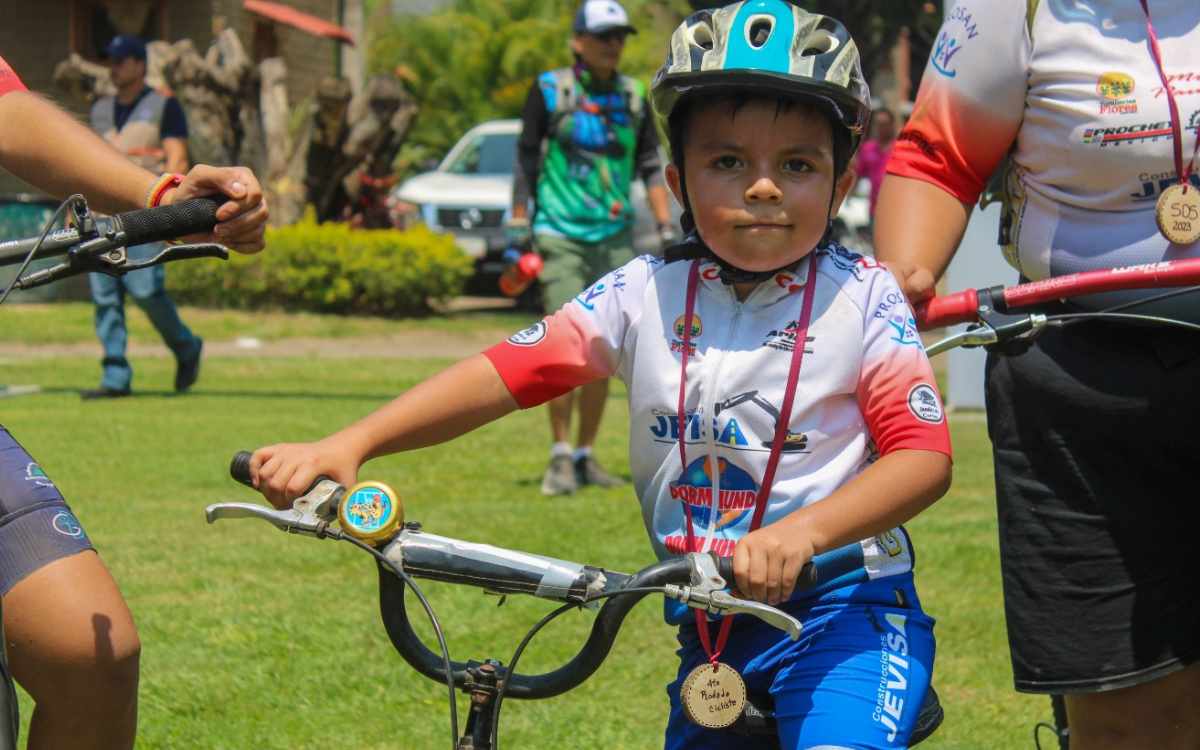 dia del niño y carrera ciclista en metepec