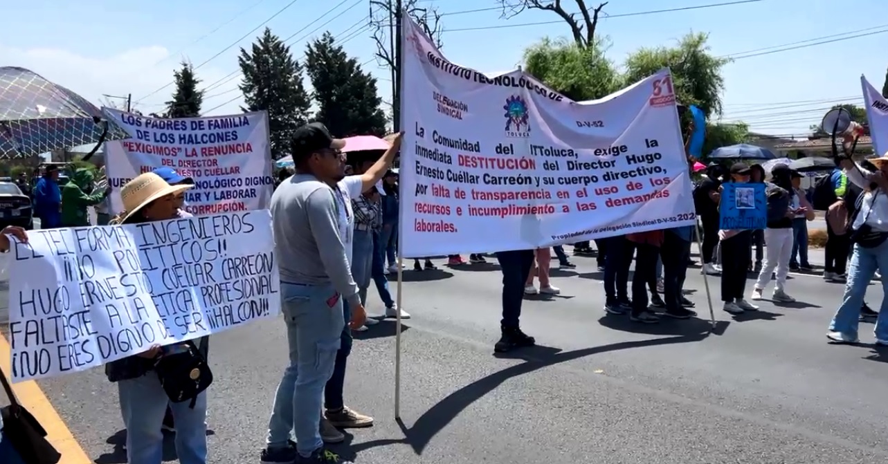 Alumnos y docentes del Instituto Tecnológico de Toluca bloquean paseo Tollocan